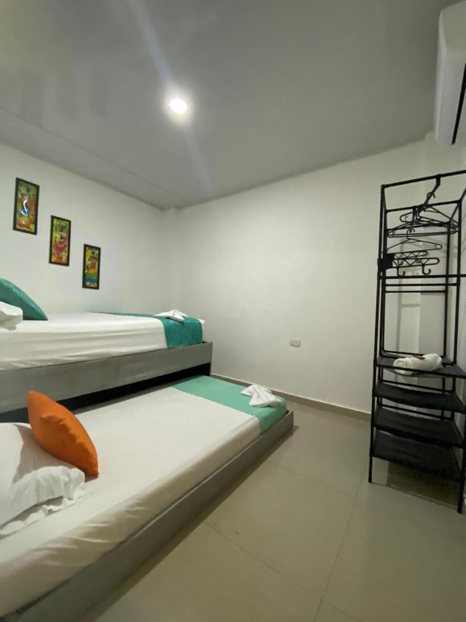 Pensión Shekinah House 3*