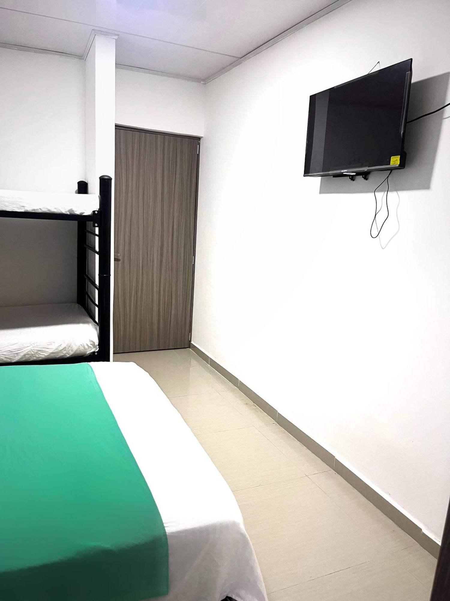 Shekinah House 3*