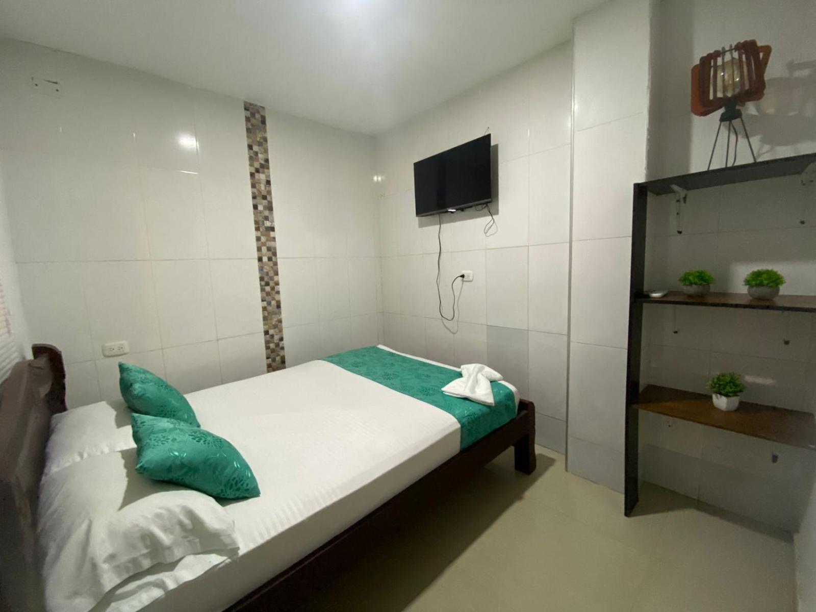 Shekinah House Pensión 3*