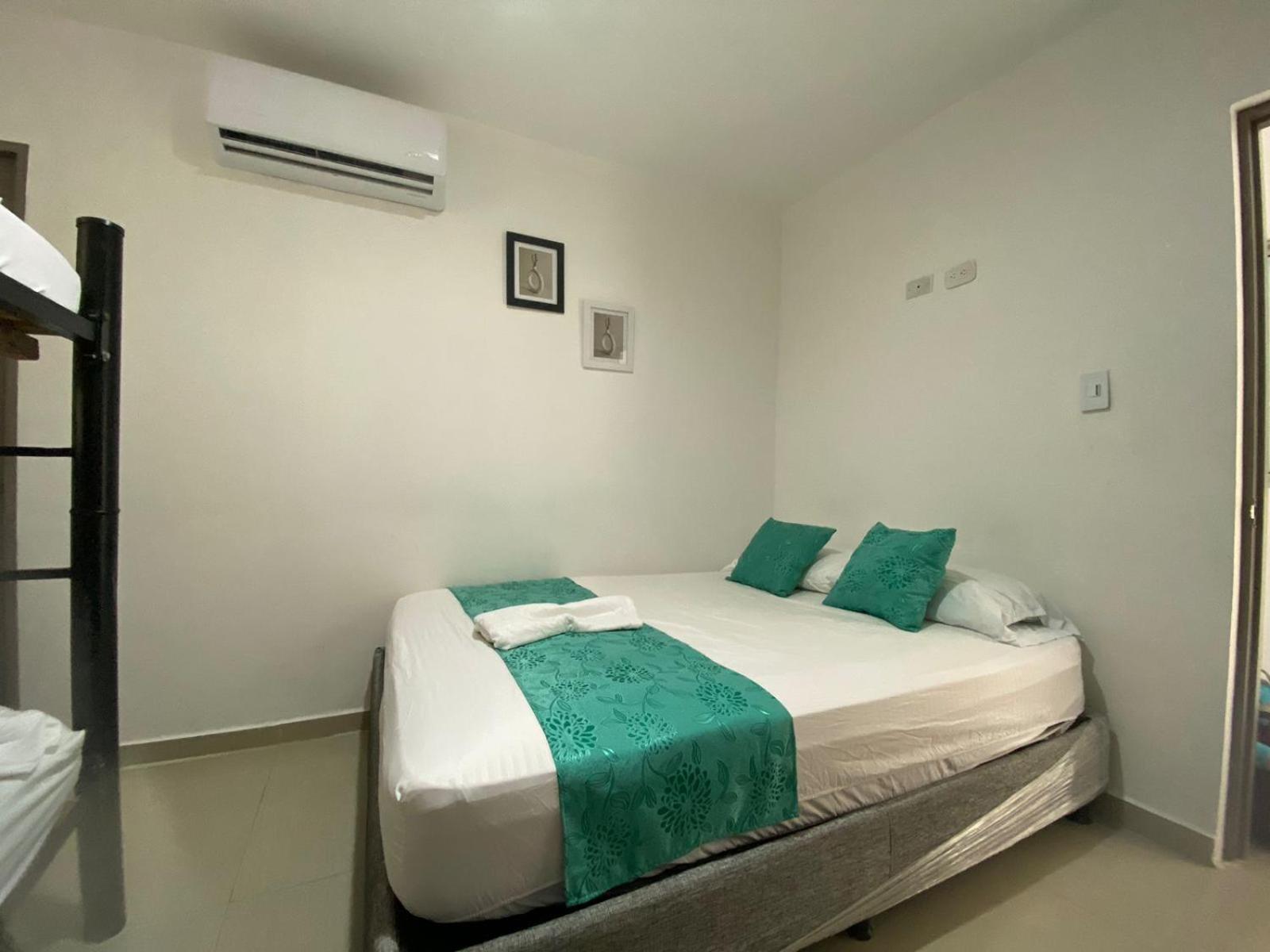 Pensión Shekinah House 3*