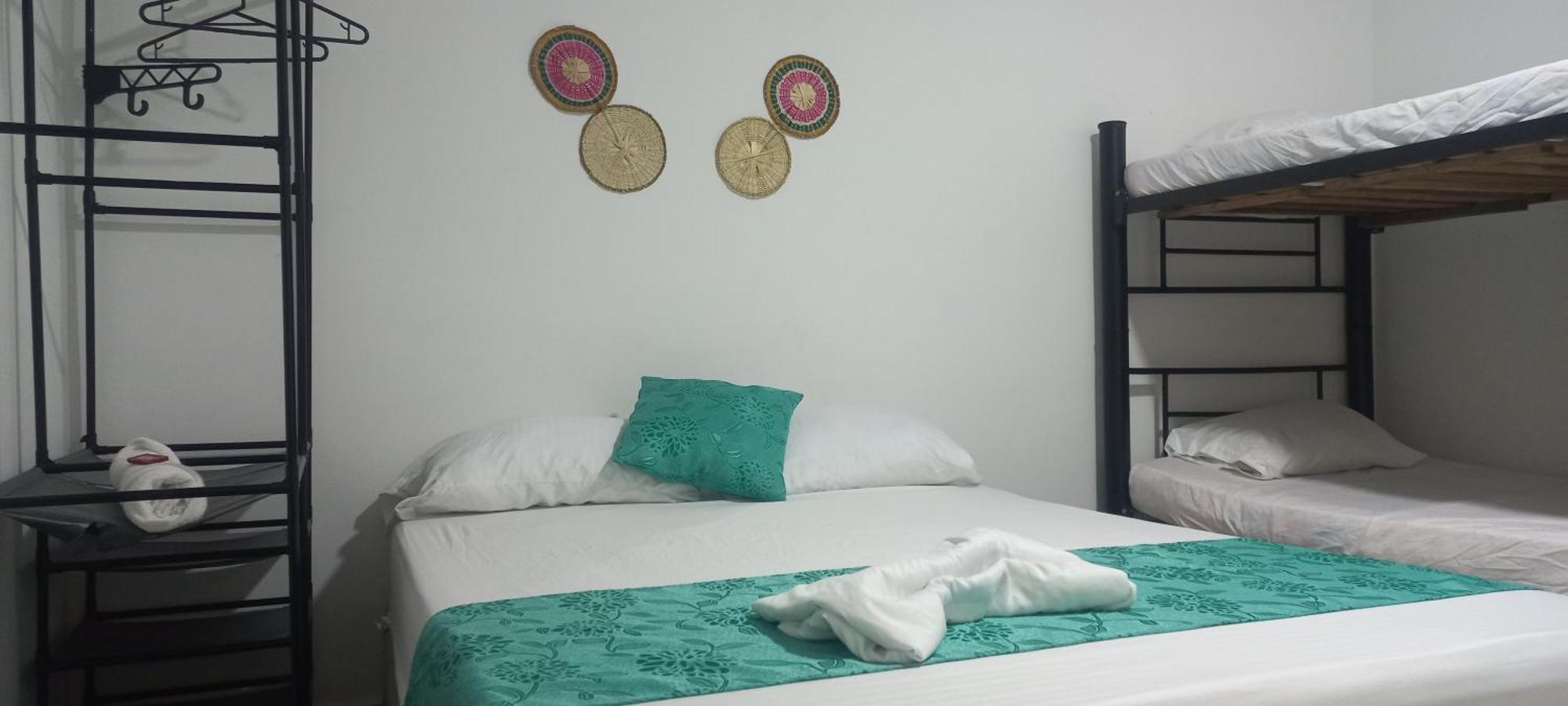 Pensión Shekinah House 3*