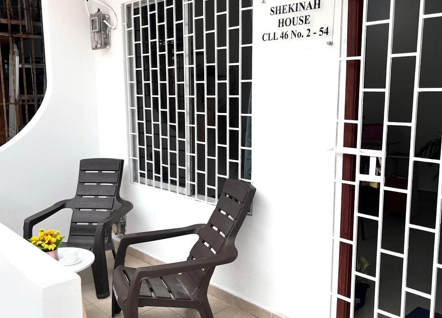 Shekinah House 3*