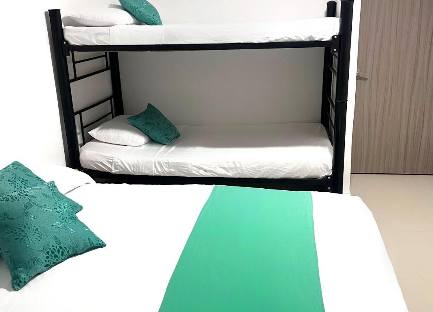 Pensión Shekinah House 3*