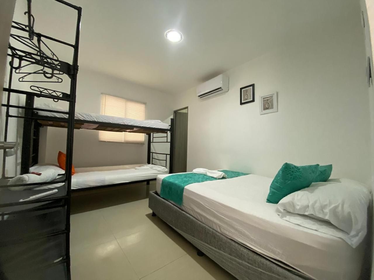 Pensión Shekinah House 3*