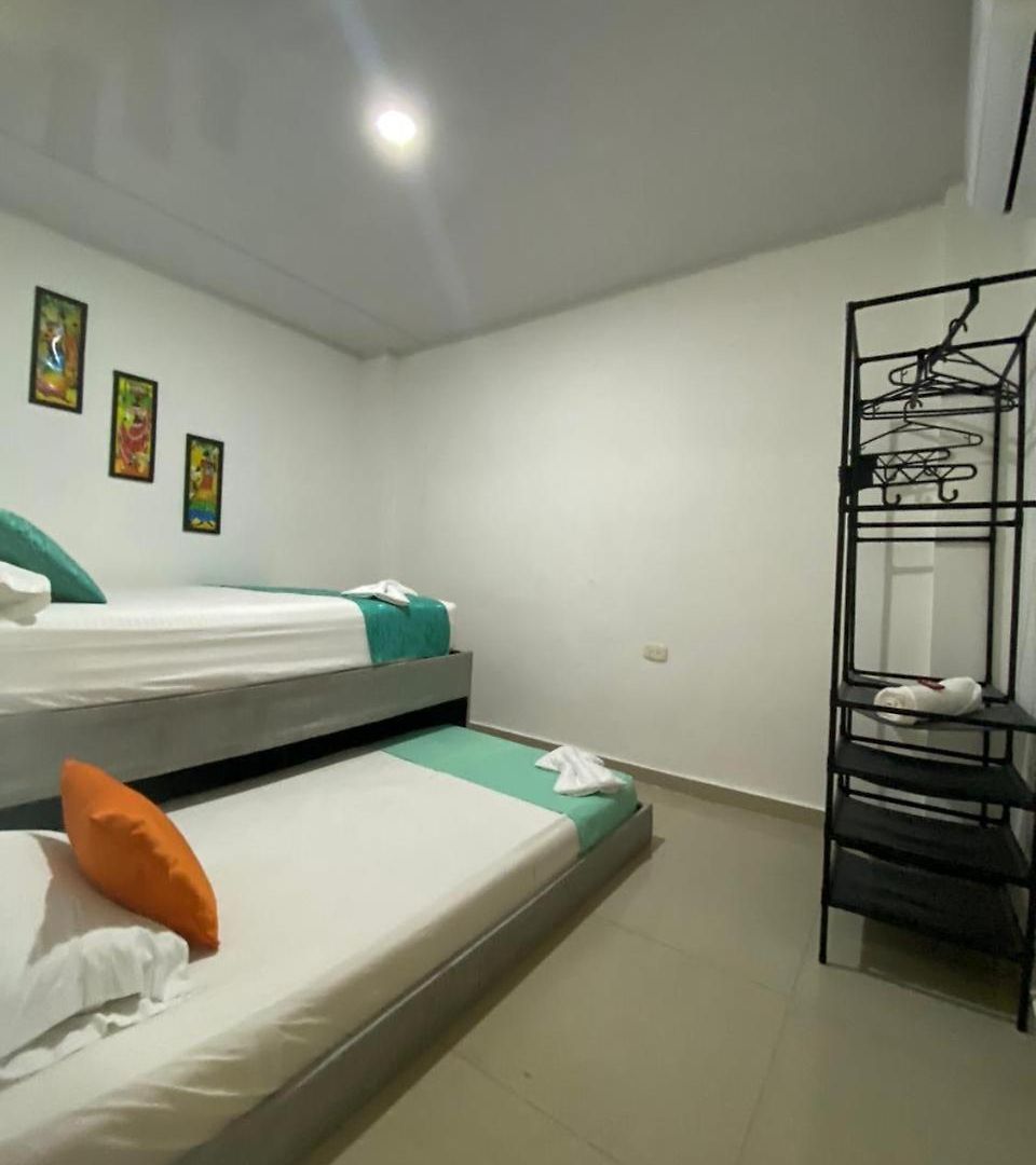 Pensión Shekinah House 3*