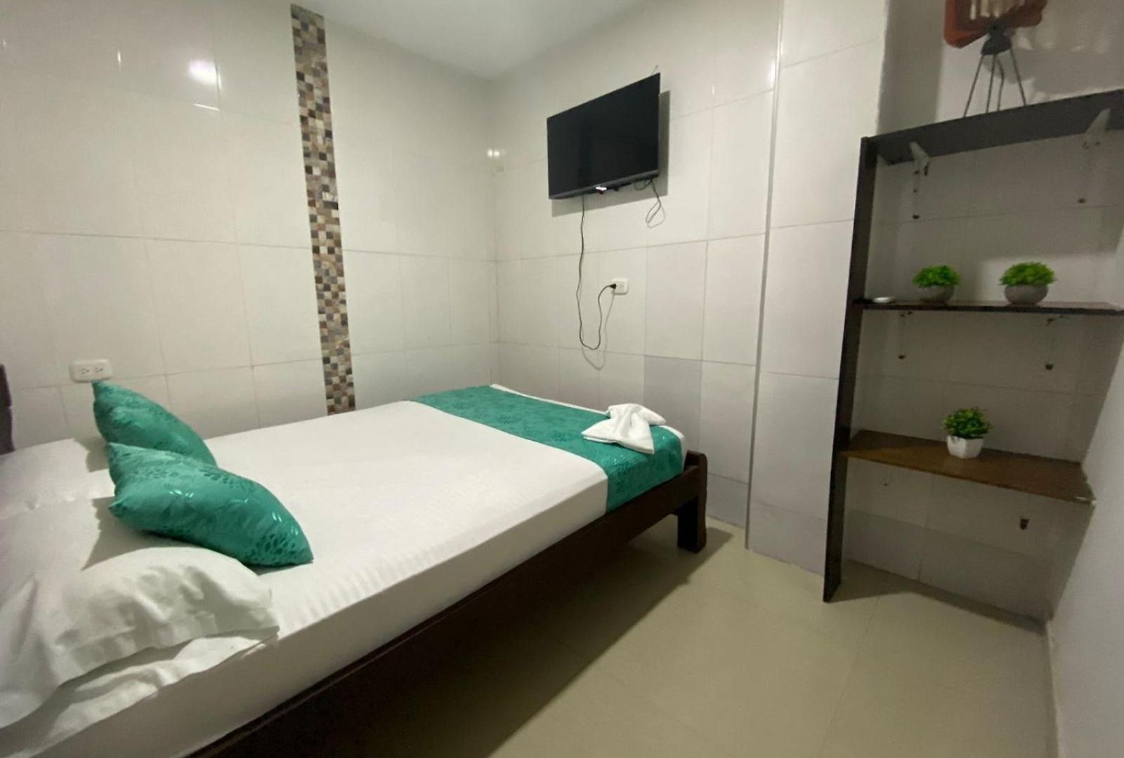 Shekinah House Pensión 3*