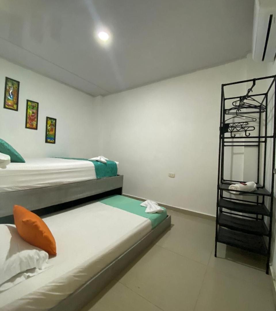 Pensión Shekinah House 3*