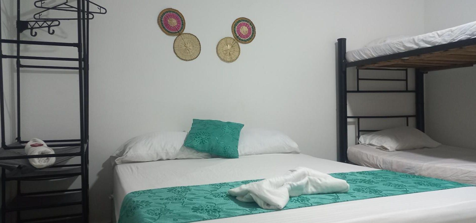 Pensión Shekinah House 3*