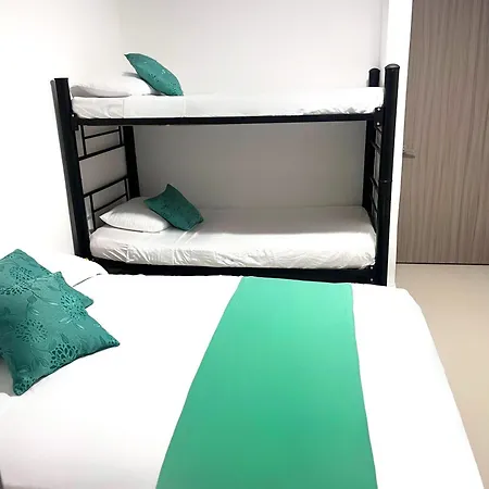 Pensión Shekinah House 3*