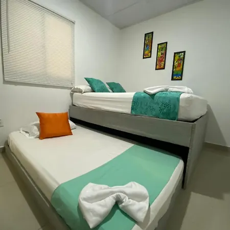 Pensión Shekinah House 3*