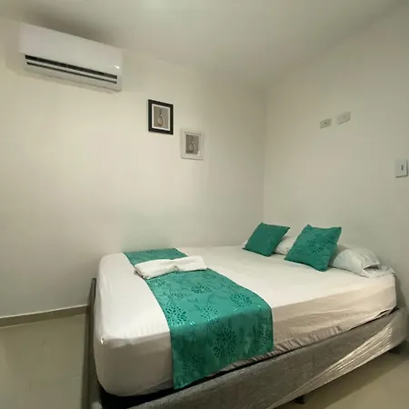 Pensión Shekinah House 3*