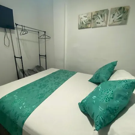 Shekinah House Pensión 3*