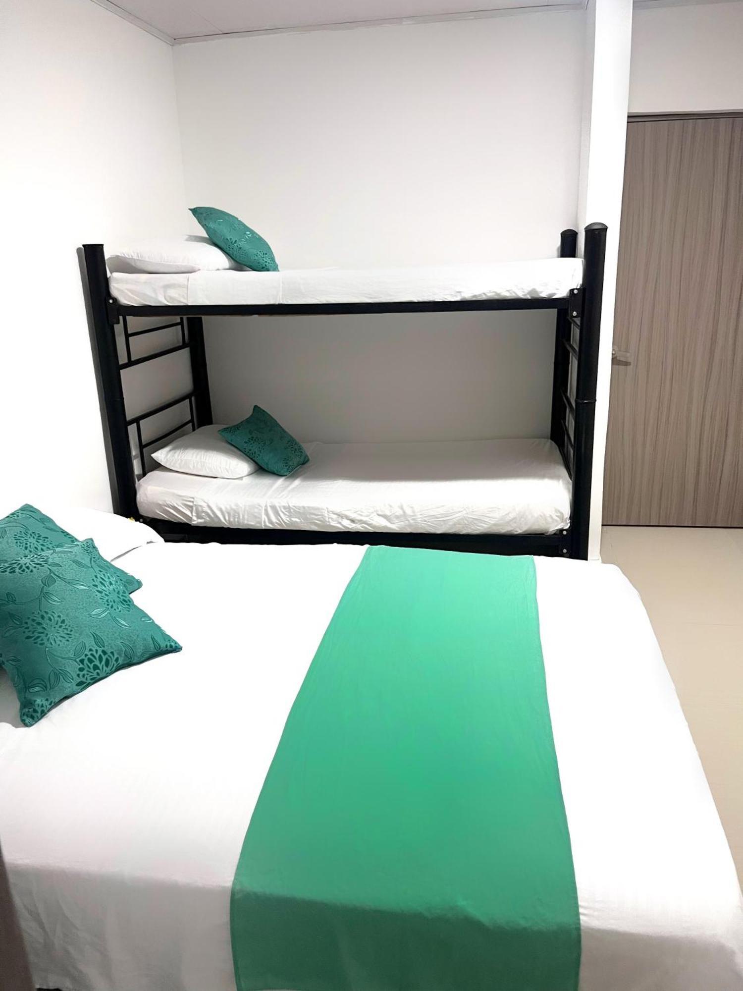 Pensión Shekinah House 3*