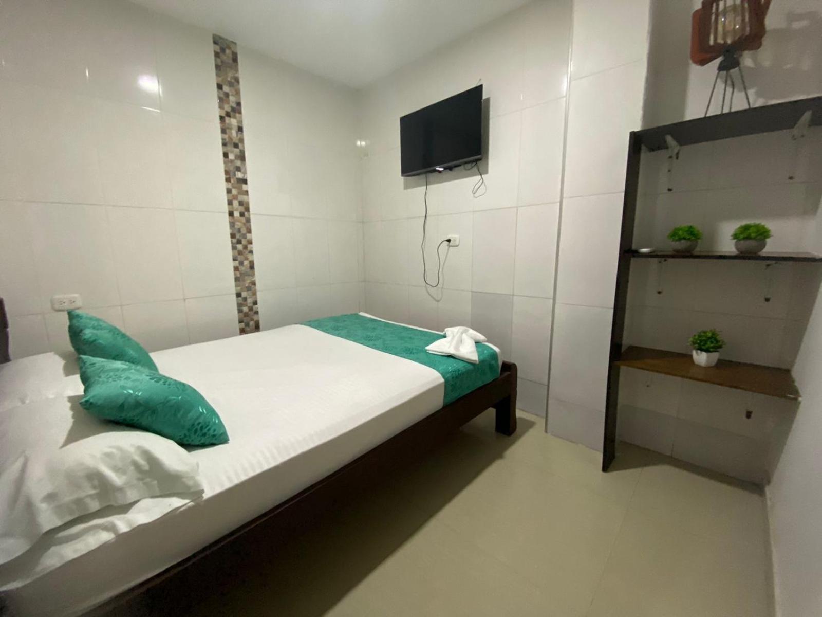 Shekinah House Pensión 3*